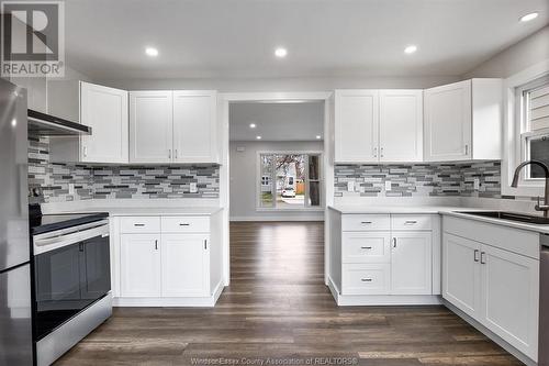 3452 Girardot Street, Windsor, ON - Indoor Photo Showing Kitchen With Upgraded Kitchen