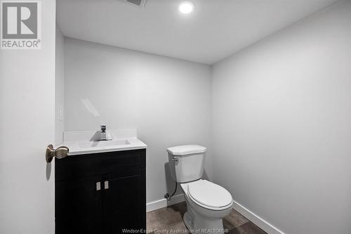 3452 Girardot Street, Windsor, ON - Indoor Photo Showing Bathroom