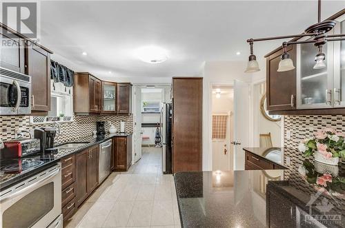 1657 Alta Vista Drive, Ottawa, ON - Indoor Photo Showing Kitchen With Upgraded Kitchen