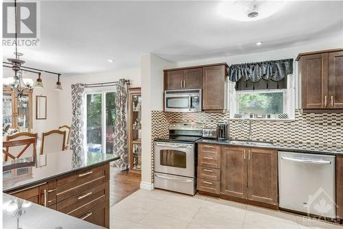 1657 Alta Vista Drive, Ottawa, ON - Indoor Photo Showing Kitchen With Stainless Steel Kitchen