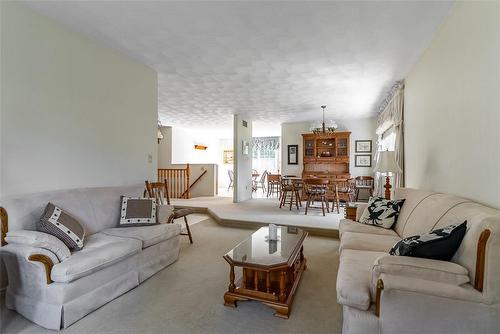 47 Winter Way, Brantford, ON - Indoor Photo Showing Living Room