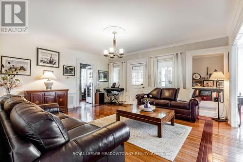 152 Confederation Street, Halton Hills, ON - Indoor Photo Showing Living Room
