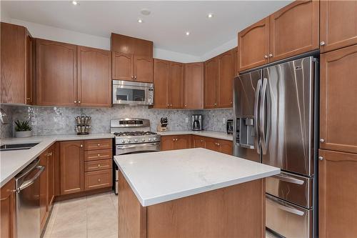 4220 Cole Crescent, Burlington, ON - Indoor Photo Showing Kitchen With Double Sink