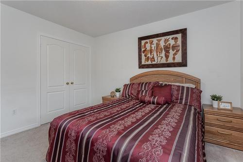 4220 Cole Crescent, Burlington, ON - Indoor Photo Showing Bedroom