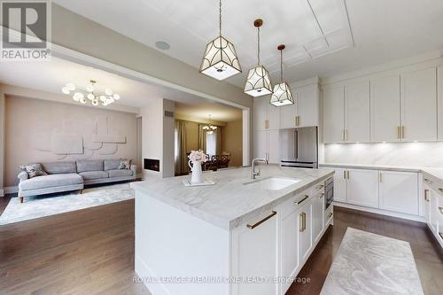 133 Cannes Ave, Vaughan, ON - Indoor Photo Showing Kitchen With Upgraded Kitchen
