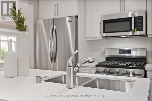 975 Gorham St, Newmarket, ON - Indoor Photo Showing Kitchen With Double Sink