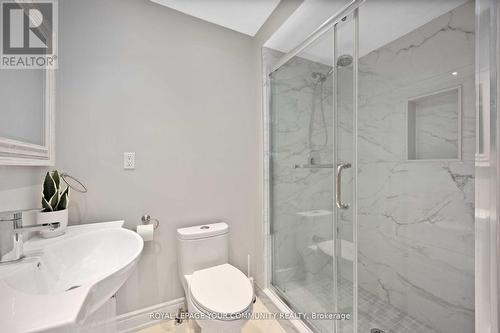975 Gorham St, Newmarket, ON - Indoor Photo Showing Bathroom