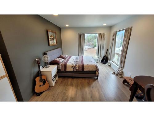 6177 12Th Street, Grand Forks, BC - Indoor Photo Showing Bedroom