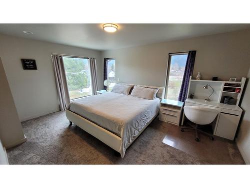 6177 12Th Street, Grand Forks, BC - Indoor Photo Showing Bedroom