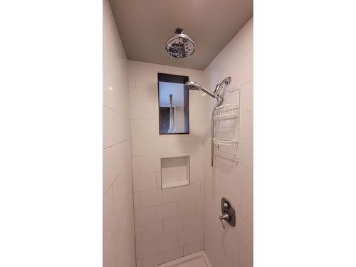 6177 12Th Street, Grand Forks, BC - Indoor Photo Showing Bathroom