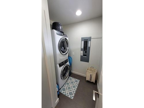 6177 12Th Street, Grand Forks, BC - Indoor Photo Showing Laundry Room