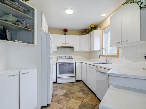 Kitchen - 5253 Rue Canon, Longueuil (Saint-Hubert), QC - Indoor Photo Showing Kitchen