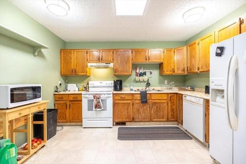 1235 Pinyon Road, Sparwood, BC - Indoor Photo Showing Kitchen