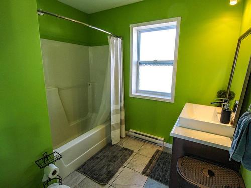 Salle de bains - 177 Av. Bert-Dimock, New Richmond, QC - Indoor Photo Showing Bathroom