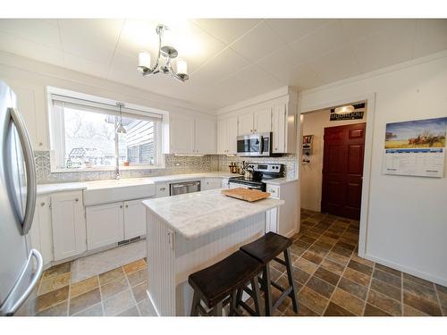 217 5Th Avenue S, Cranbrook, BC - Indoor Photo Showing Kitchen