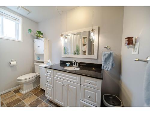 217 5Th Avenue S, Cranbrook, BC - Indoor Photo Showing Bathroom
