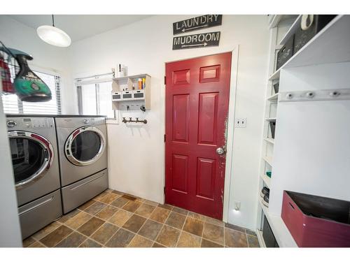 217 5Th Avenue S, Cranbrook, BC - Indoor Photo Showing Laundry Room