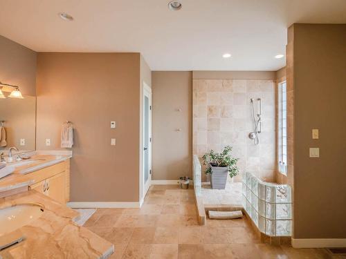 17019 Lakeshore Drive, Summerland, BC - Indoor Photo Showing Bathroom