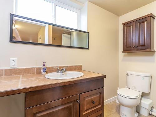 150 Muir Road, Kelowna, BC - Indoor Photo Showing Bathroom