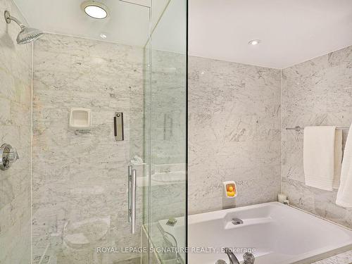 401-1177 Yonge St, Toronto, ON - Indoor Photo Showing Bathroom