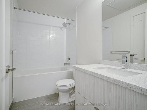 2308-330 Richmond St W, Toronto, ON - Indoor Photo Showing Bathroom
