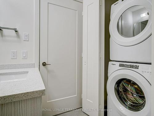 2308-330 Richmond St W, Toronto, ON - Indoor Photo Showing Laundry Room
