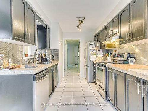 3927 Rippleton Lane, Mississauga, ON - Indoor Photo Showing Kitchen With Upgraded Kitchen