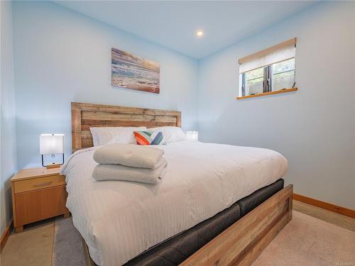 1165 Coral Way, Ucluelet, BC - Indoor Photo Showing Bedroom
