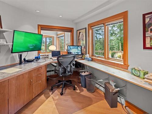 6598 Tideview Rd, Sooke, BC - Indoor Photo Showing Office