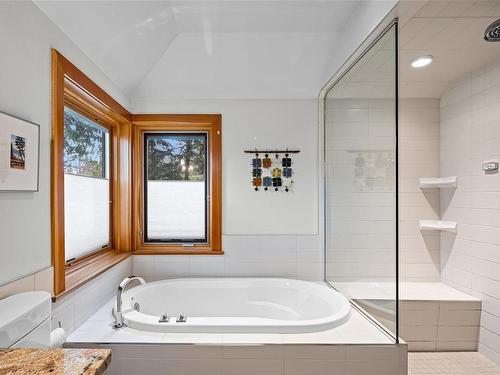 6598 Tideview Rd, Sooke, BC - Indoor Photo Showing Bathroom