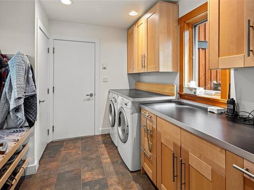 6598 Tideview Rd, Sooke, BC - Indoor Photo Showing Laundry Room