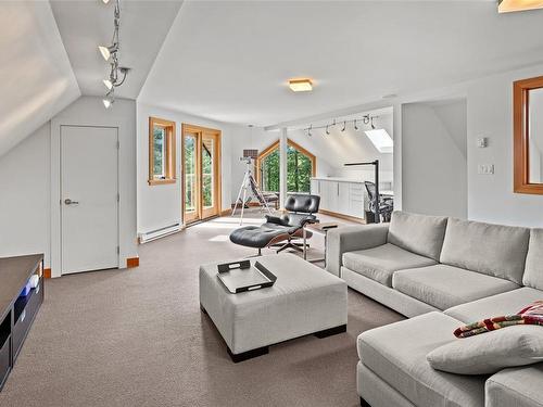 6598 Tideview Rd, Sooke, BC - Indoor Photo Showing Living Room