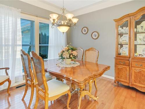 25 Dancer Rd, Nanaimo, BC - Indoor Photo Showing Dining Room