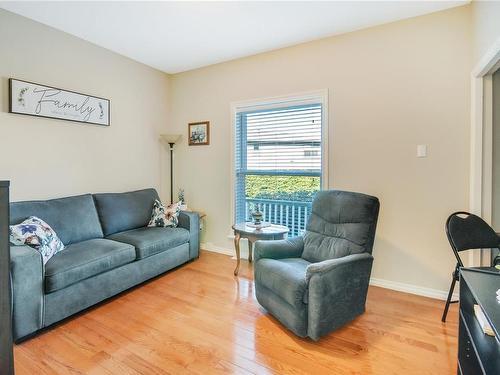 25 Dancer Rd, Nanaimo, BC - Indoor Photo Showing Living Room