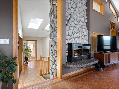 1828 Strathcona Hts, Shawnigan Lake, BC - Indoor With Fireplace