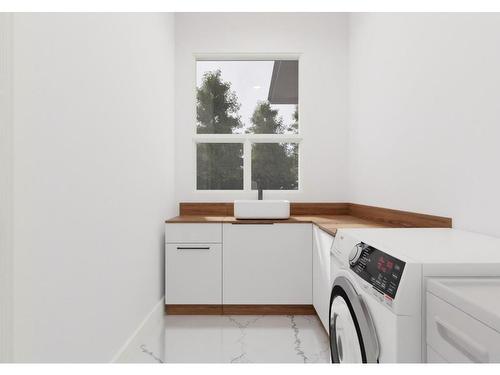 2600 Craven Cres, Mill Bay, BC - Indoor Photo Showing Laundry Room