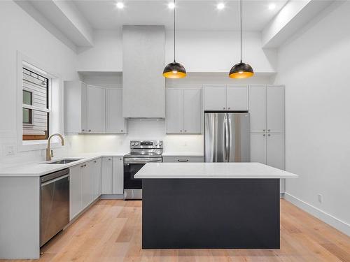 1426 Sandstone Lane, Langford, BC - Indoor Photo Showing Kitchen With Upgraded Kitchen