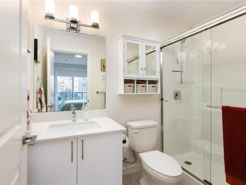 202-810 Orono Ave, Langford, BC - Indoor Photo Showing Bathroom