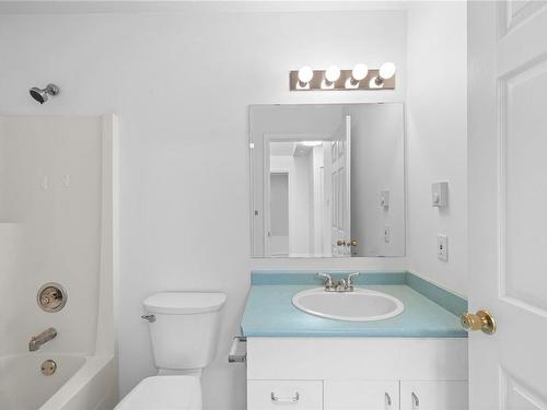 9-141 Sixth Ave East, Qualicum Beach, BC - Indoor Photo Showing Bathroom