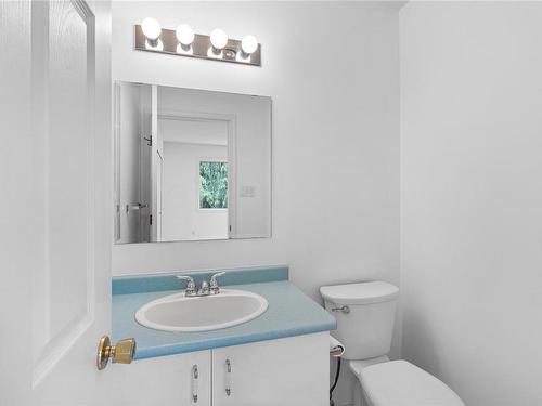 9-141 Sixth Ave East, Qualicum Beach, BC - Indoor Photo Showing Bathroom
