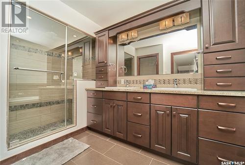 643 Atton Crescent, Saskatoon, SK - Indoor Photo Showing Bathroom
