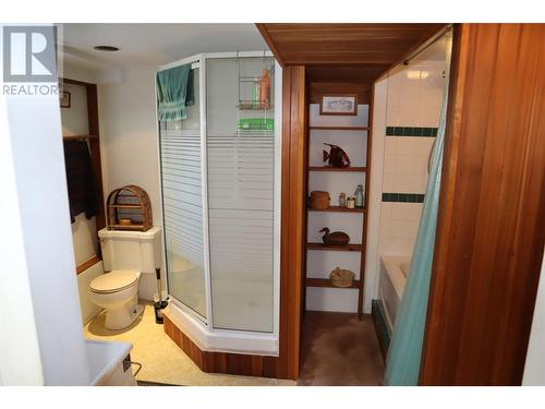 8205 Simpson Road, Summerland, BC - Indoor Photo Showing Bathroom