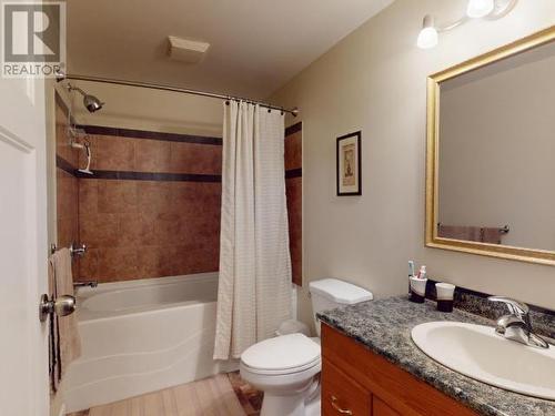 3527 Padgett Rd, Powell River, BC - Indoor Photo Showing Bathroom