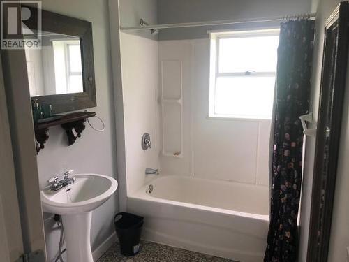 3527 Padgett Rd, Powell River, BC - Indoor Photo Showing Bathroom