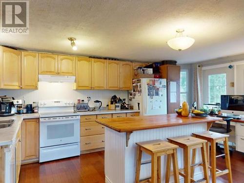 3527 Padgett Rd, Powell River, BC - Indoor Photo Showing Kitchen