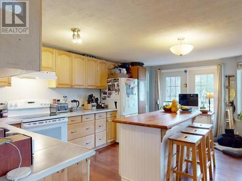 3527 Padgett Rd, Powell River, BC - Indoor Photo Showing Kitchen