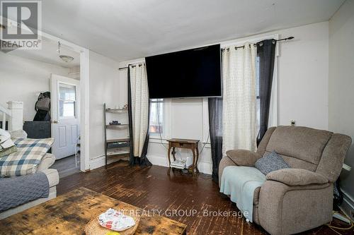 99 South John Street, Belleville, ON - Indoor Photo Showing Living Room