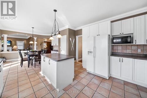 2404 Valley Forest Way, Oakville, ON - Indoor Photo Showing Kitchen