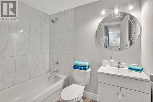 6257 Thornberry, Windsor, ON - Indoor Photo Showing Bathroom