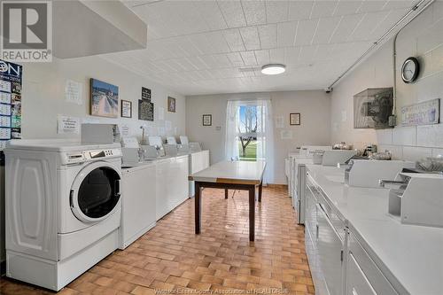 6257 Thornberry, Windsor, ON - Indoor Photo Showing Laundry Room